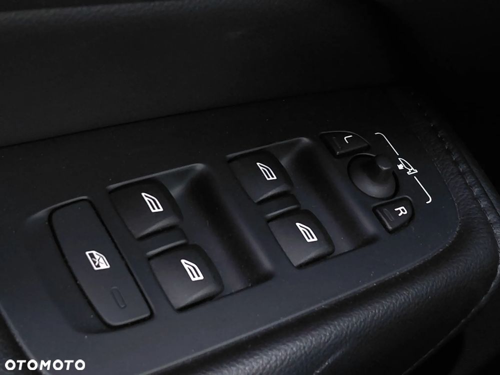 Volvo XC 60 B4 D AWD Geartronic Momentum - 33