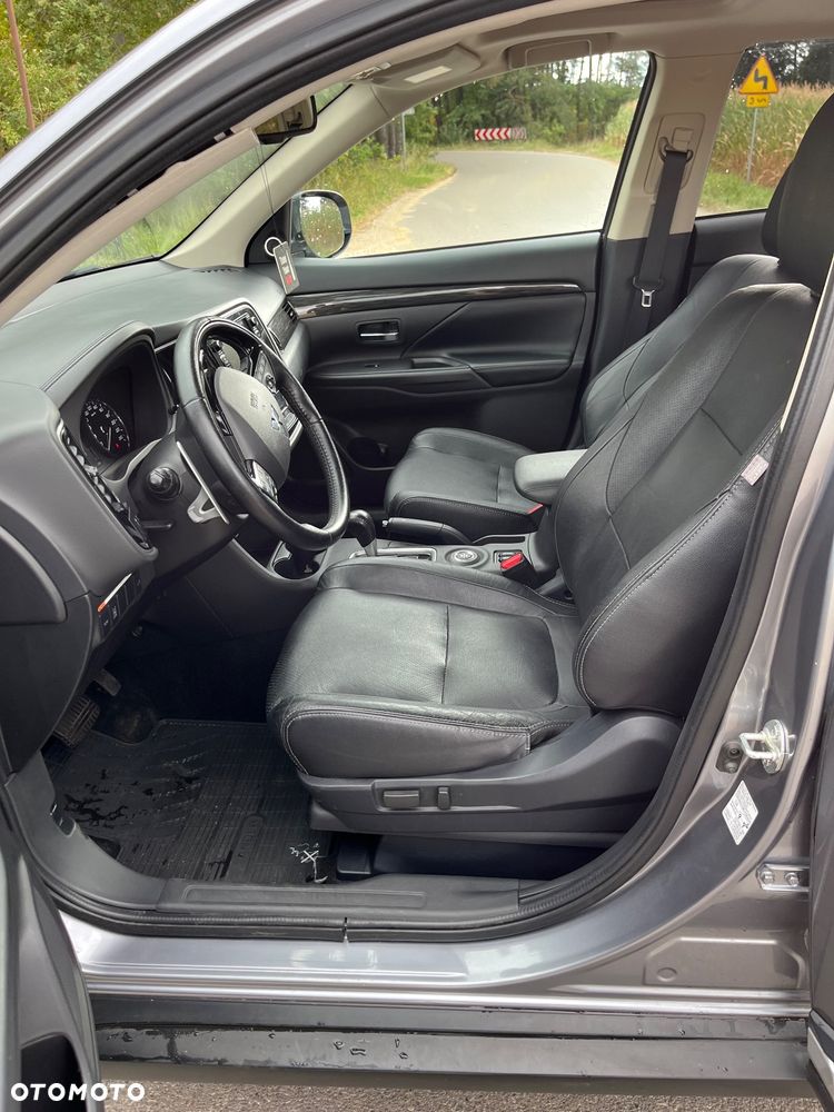 Mitsubishi Outlander 2.2 DI-D 4WD Automatik Diamant Edition - 11