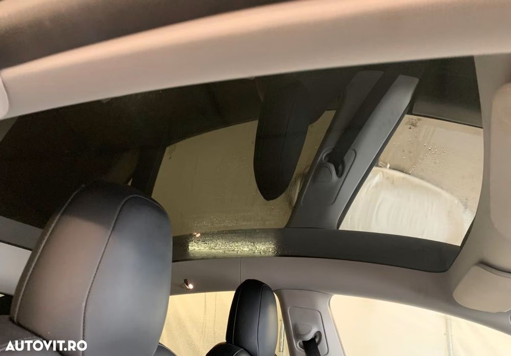 Tesla Model Y AWD Performance - 8