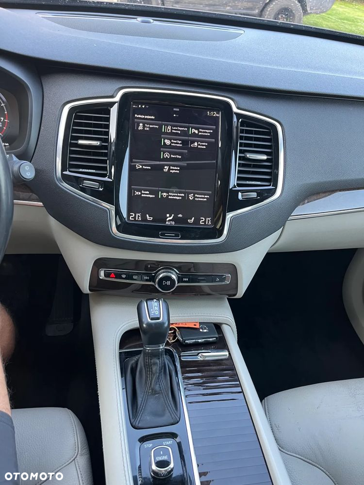 Volvo XC 90 - 9