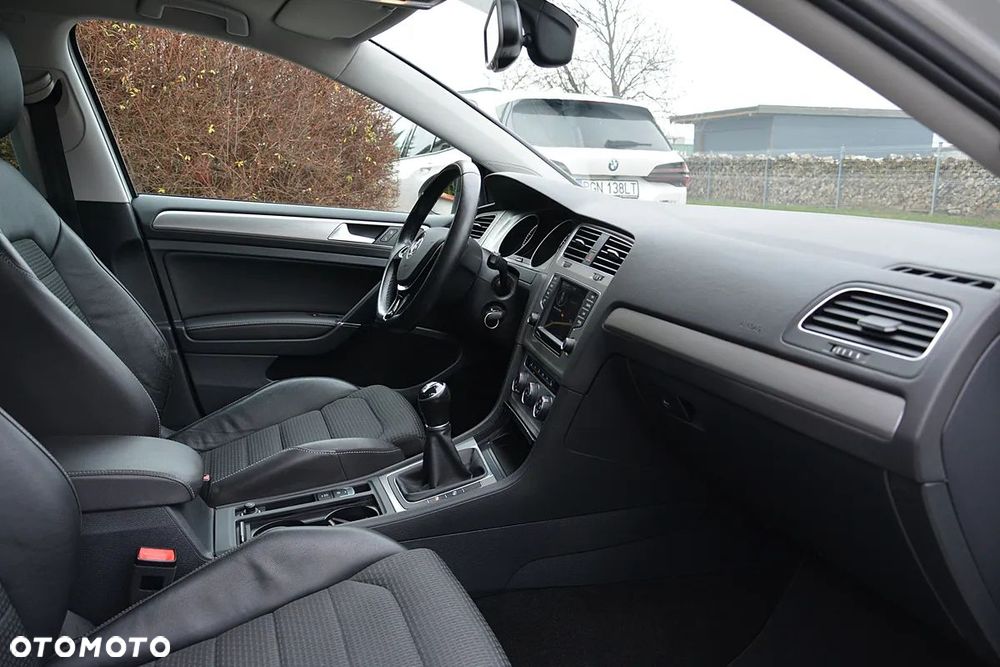 Volkswagen Golf - 32