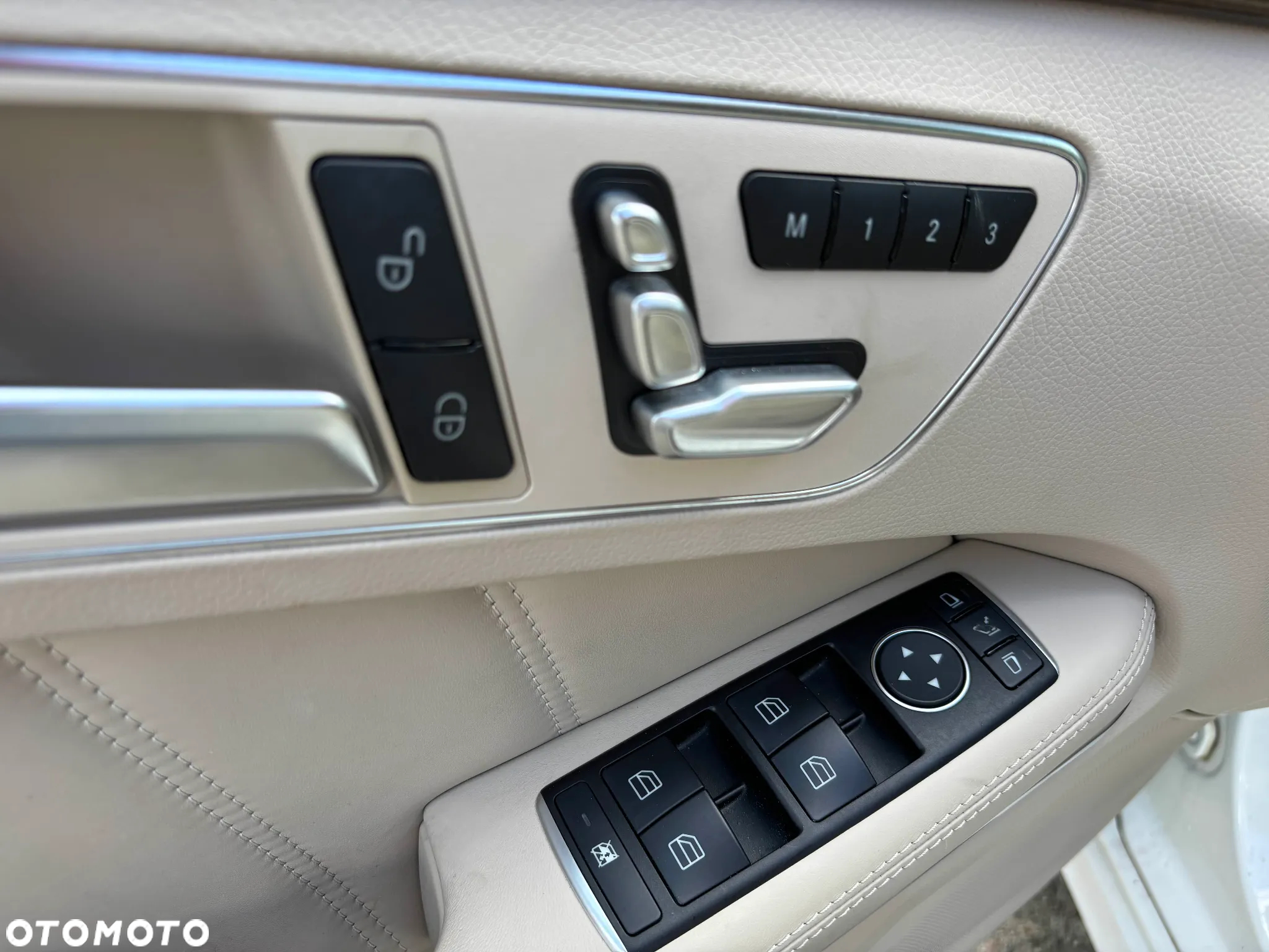 Mercedes-Benz Klasa E 350 T 4Matic 7G-TRONIC Elegance - 13