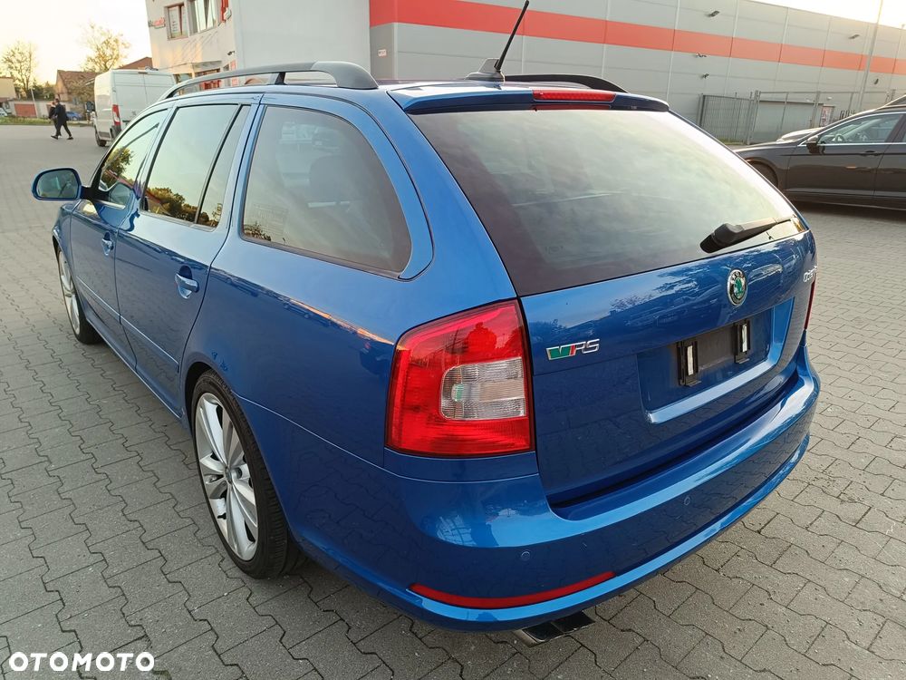 Skoda Octavia Combi 2.0 TDI DPF DSG RS - 32