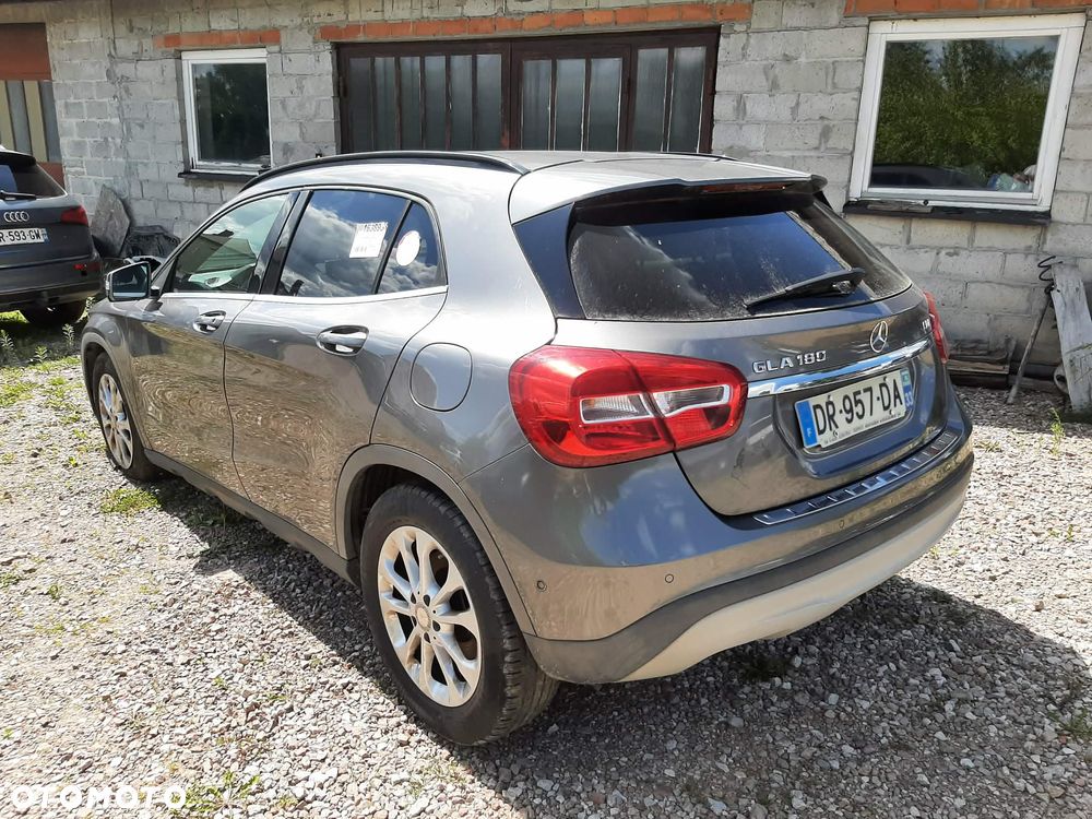 Mercedes-Benz GLA 180 d Urban - 8