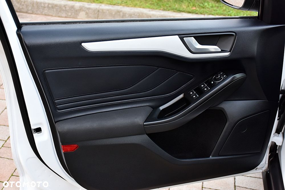 Ford Focus 1.0 EcoBoost mHEV Titanium X - 27