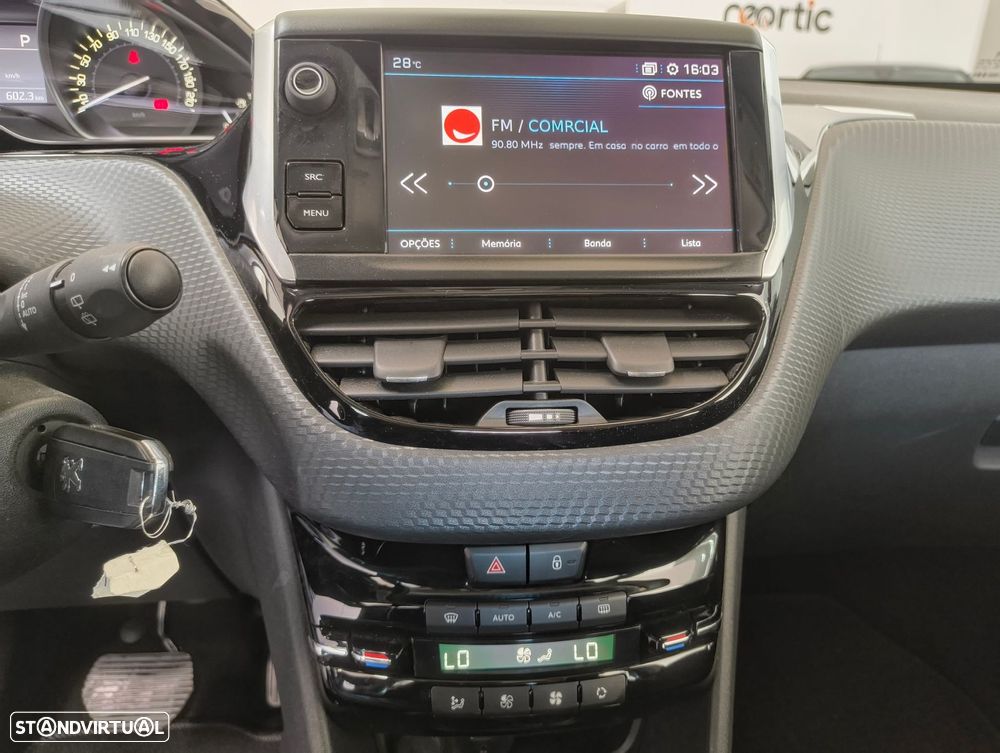 Peugeot 208 1.2 PureTech Allure EAT6 - 15