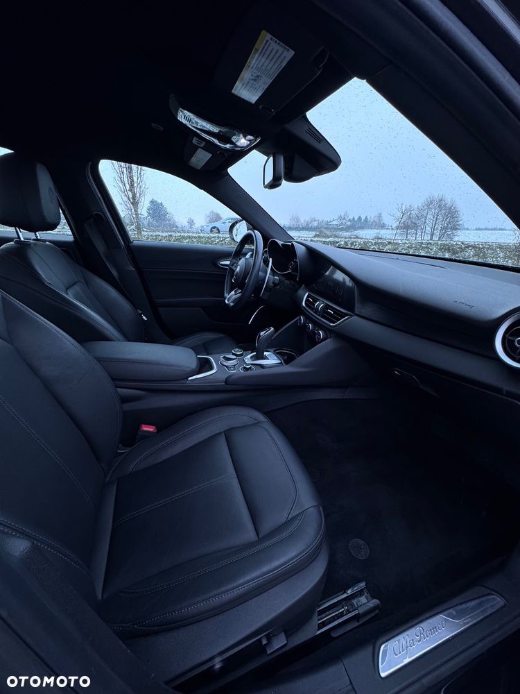 Alfa Romeo Giulia 2.0 Turbo 16V AT8 Veloce - 24