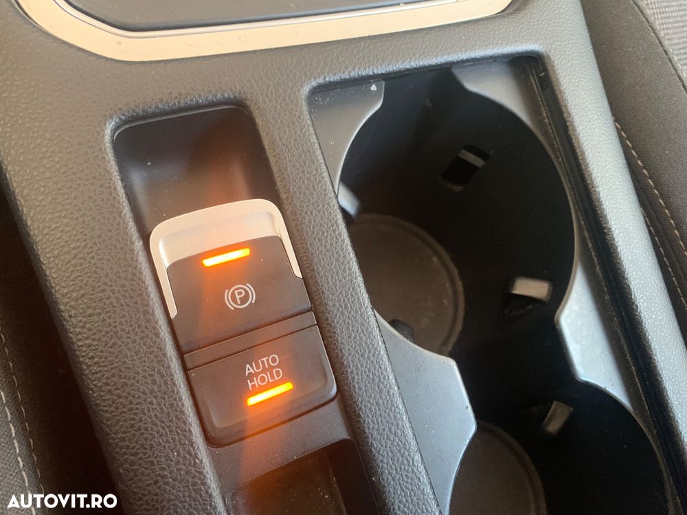 Volkswagen Passat 2.0 TDI DSG Comfortline - 23