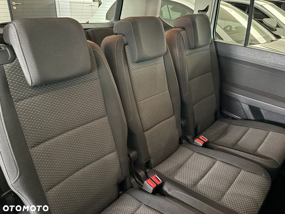 Volkswagen Touran - 16