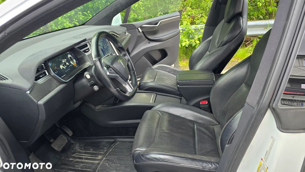 Tesla Model X - 16