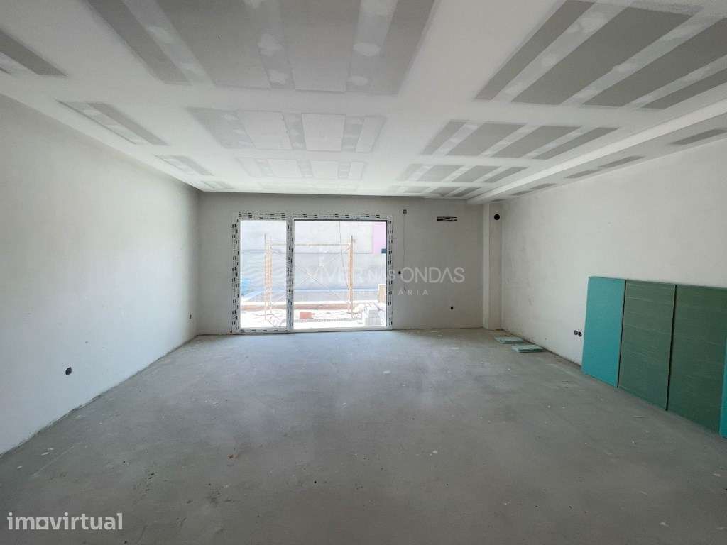 Moradia Geminada T4 - 3 Suítes, Piscina e Garagem - Fernão Ferro - Grande imagem: 2/45