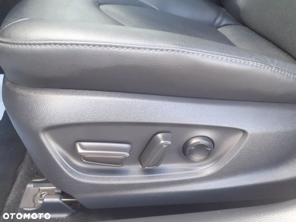 Toyota Camry 2.5 Hybrid Executive CVT - 26