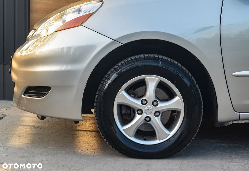 Toyota Sienna - 17