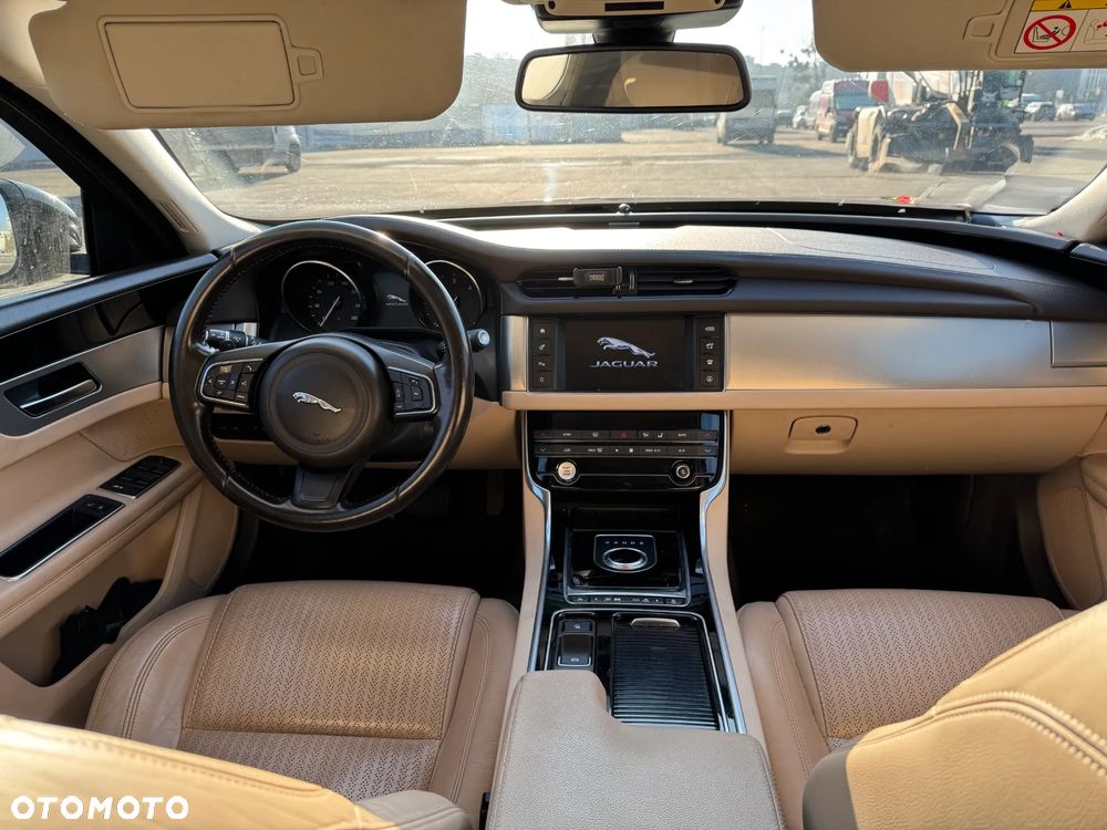 Jaguar XF 20d R-Sport - 10