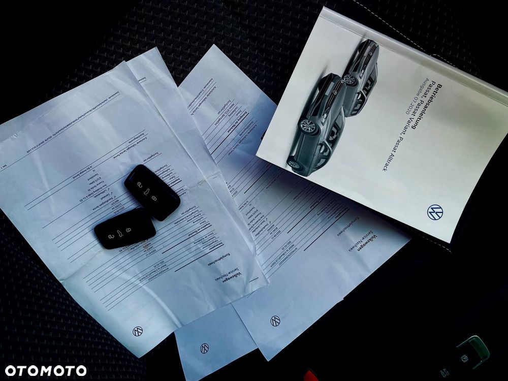 Volkswagen Passat Variant 2.0 TDI SCR DSG Elegance - 16