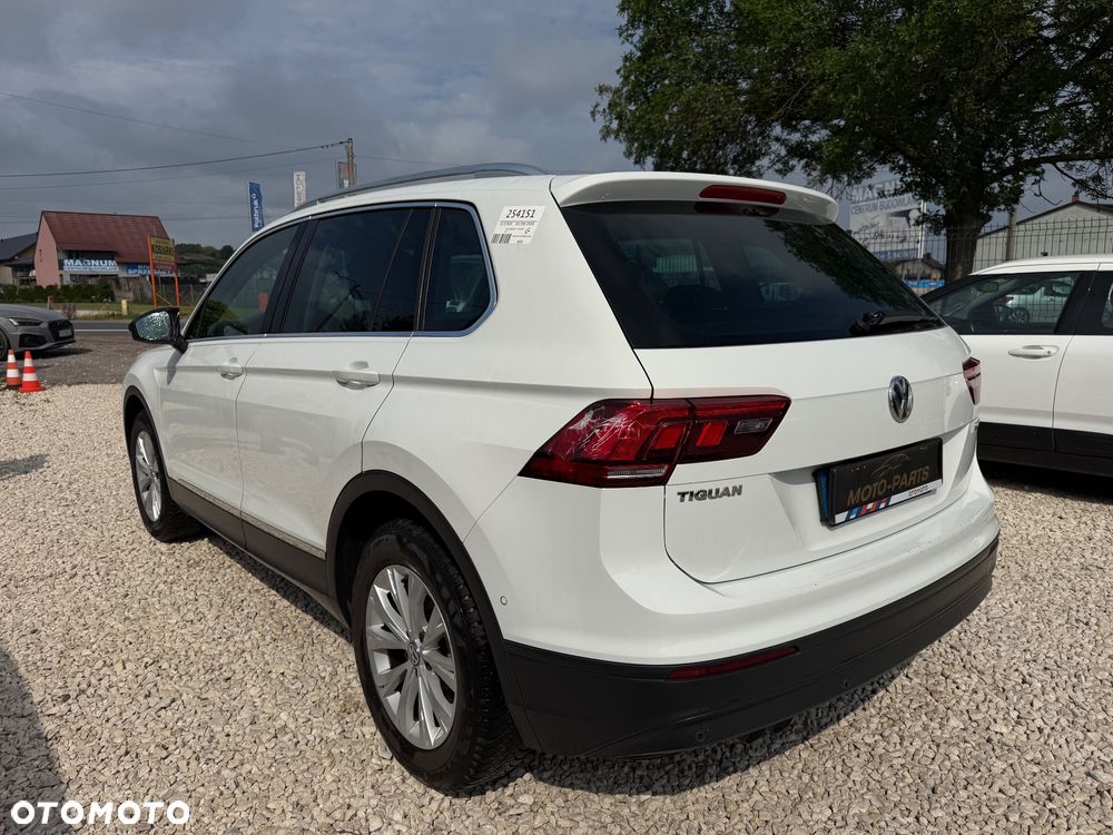 Volkswagen Tiguan - 1