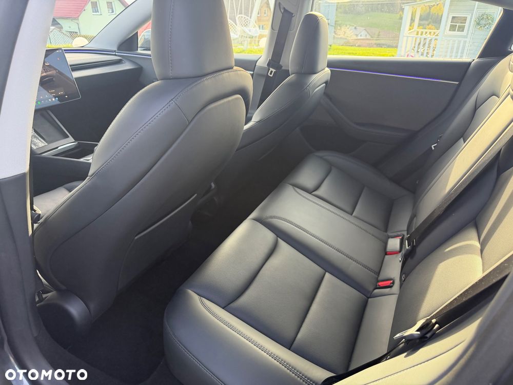 Tesla Model 3 - 11