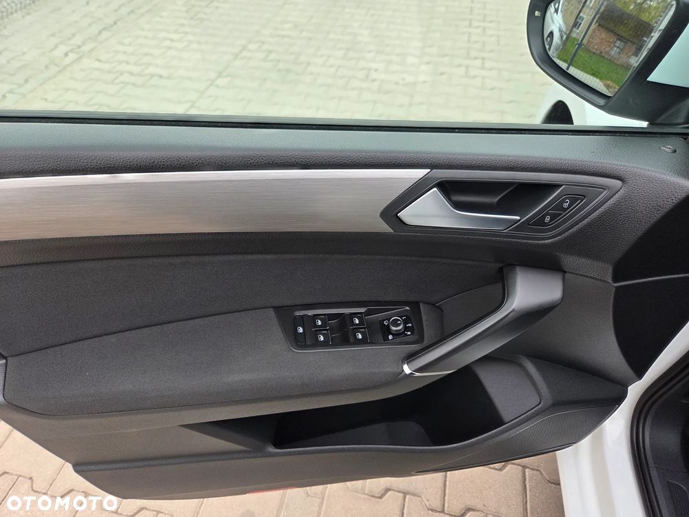 Volkswagen Touran 2.0 TDI SCR Comfortline - 10