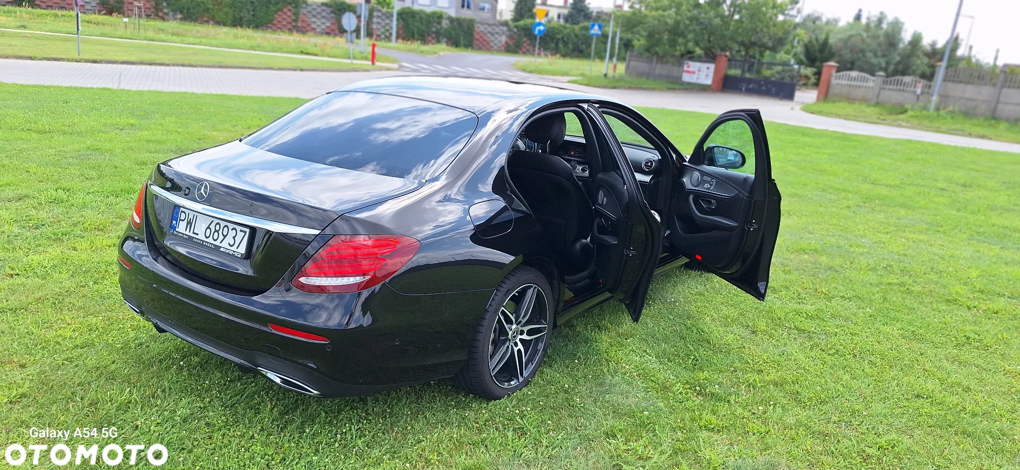 Mercedes-Benz Klasa E 220 d 4Matic 9G-TRONIC AMG Line - 3