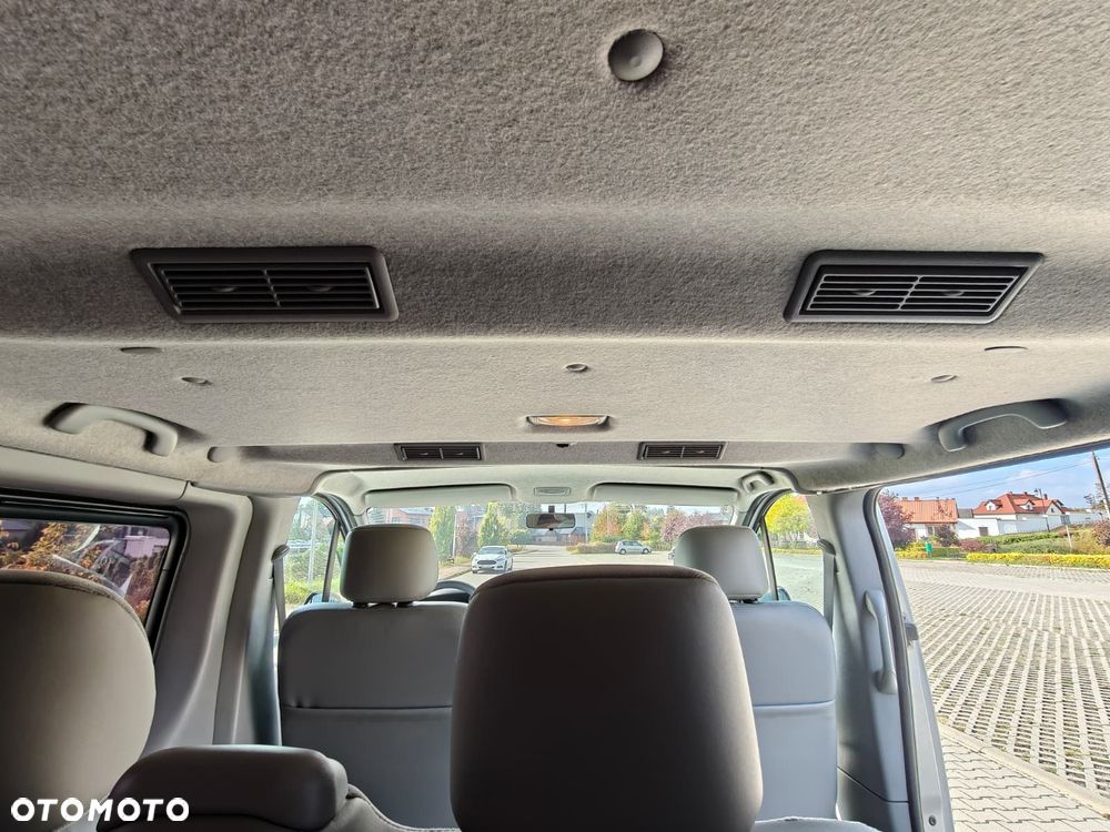 Opel Vivaro Tour - 32