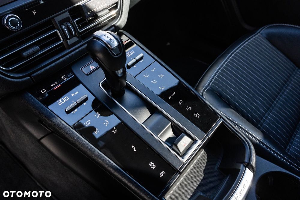 Porsche Macan T - 24