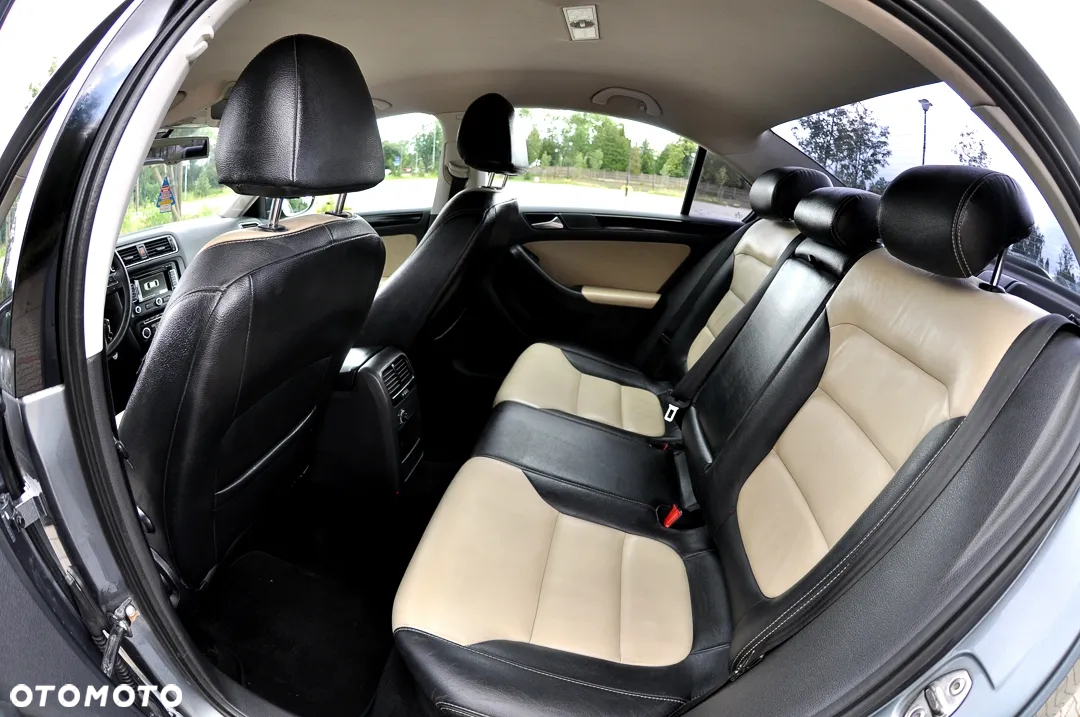 Volkswagen Jetta 1.6 TDI Comfortline - 15