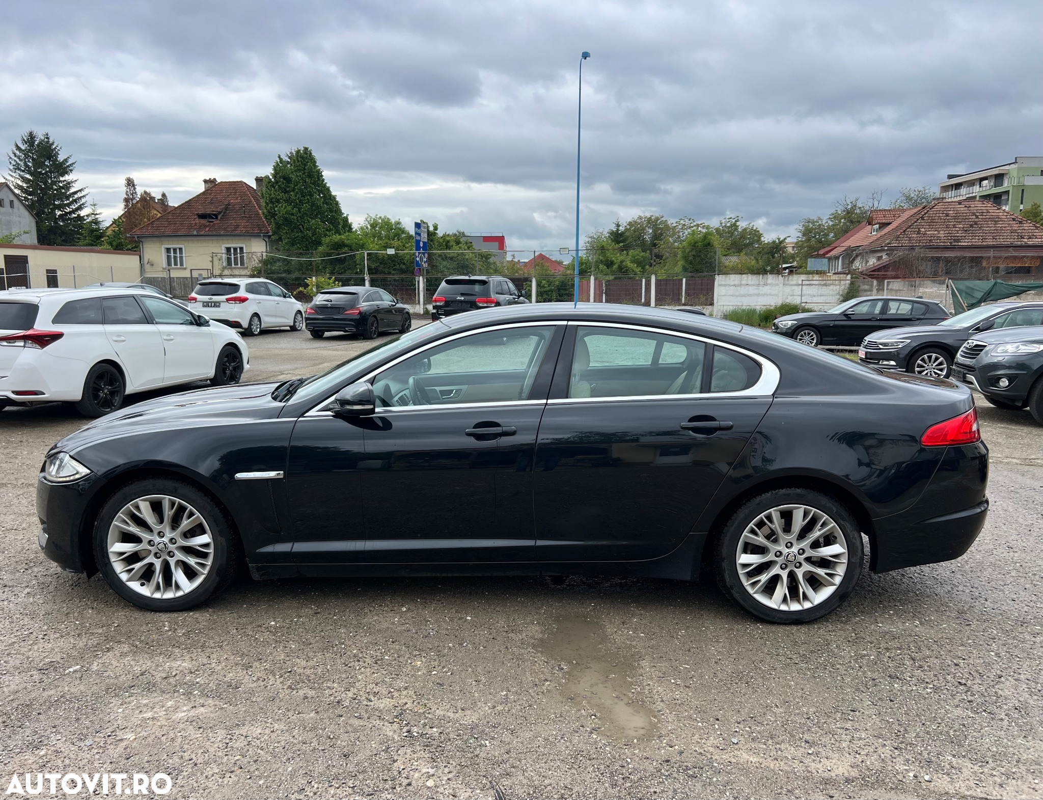Jaguar XF 2.2D Premium Luxury - 13
