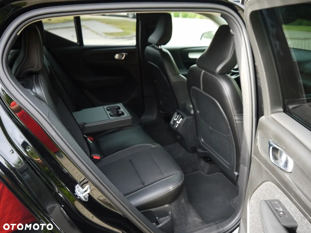 Volvo XC 40 T3 Momentum - 25