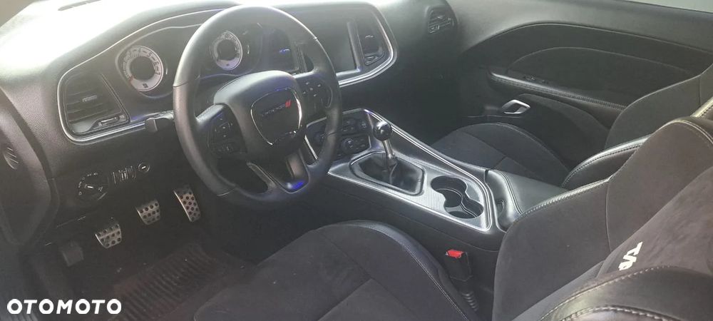 Dodge Challenger - 15