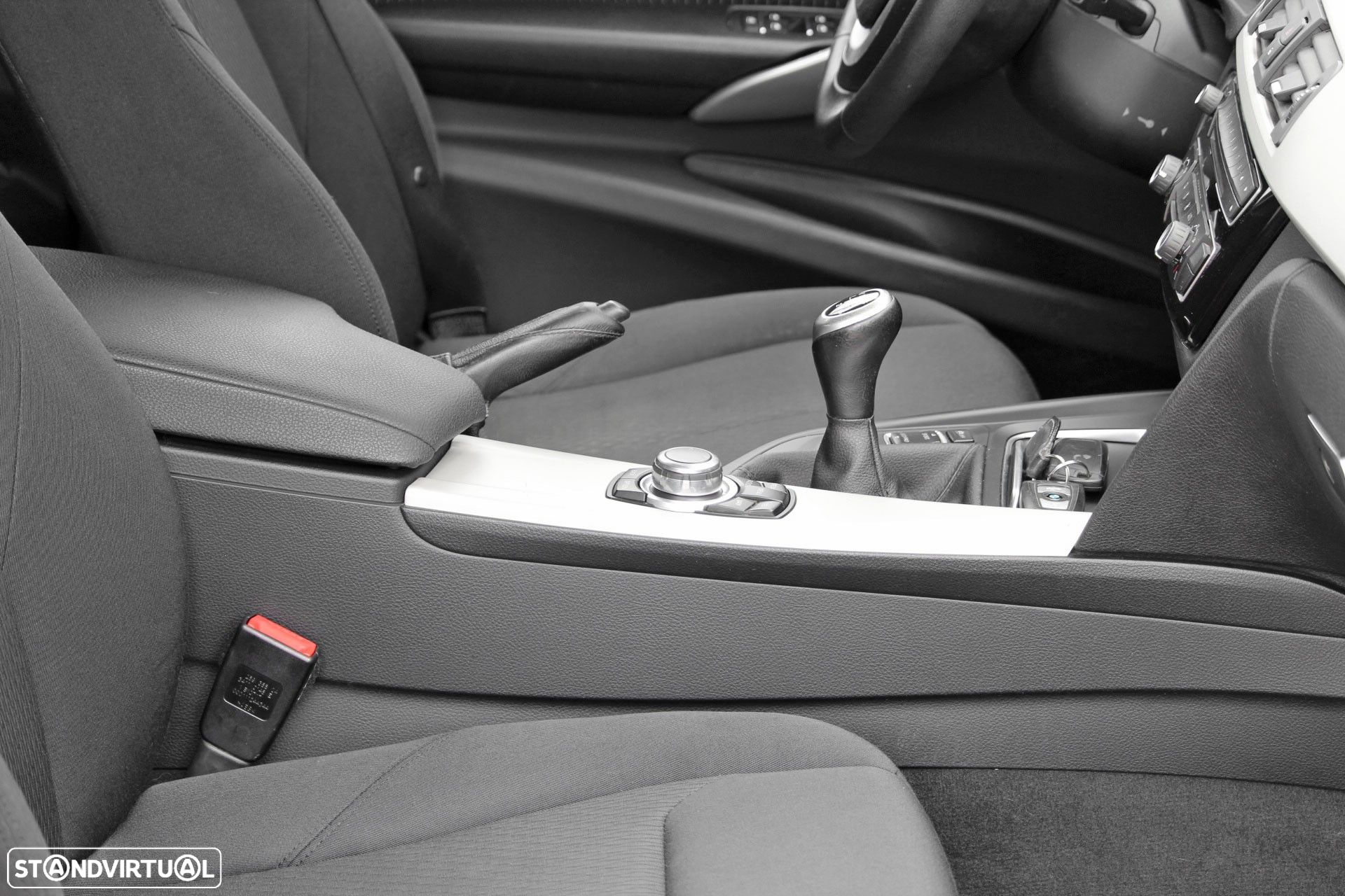 BMW 318 d Touring - 11