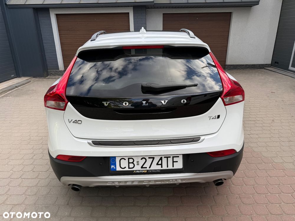 Volvo V40 Cross Country T4 Drive-E Ocean Race - 21