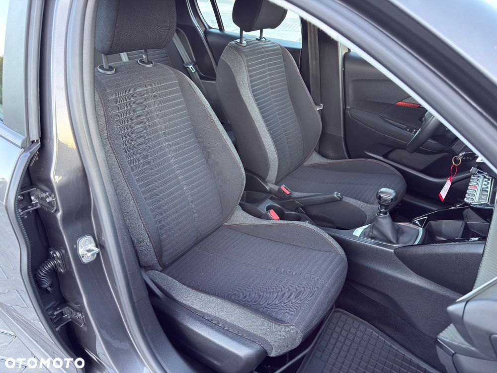 Peugeot 208 - 23