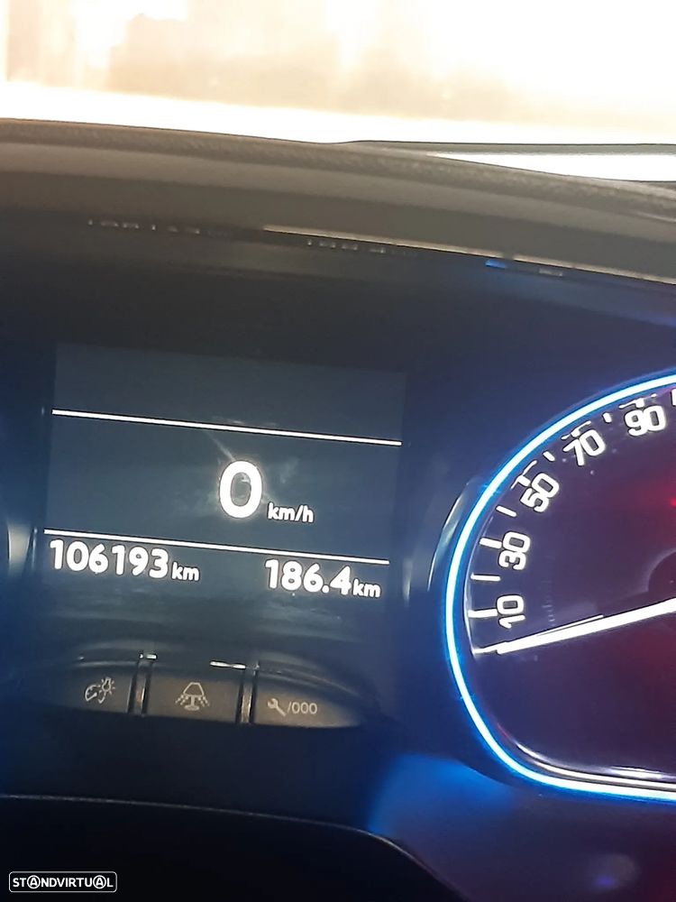 Peugeot 2008 1.2 PureTech Allure - 4