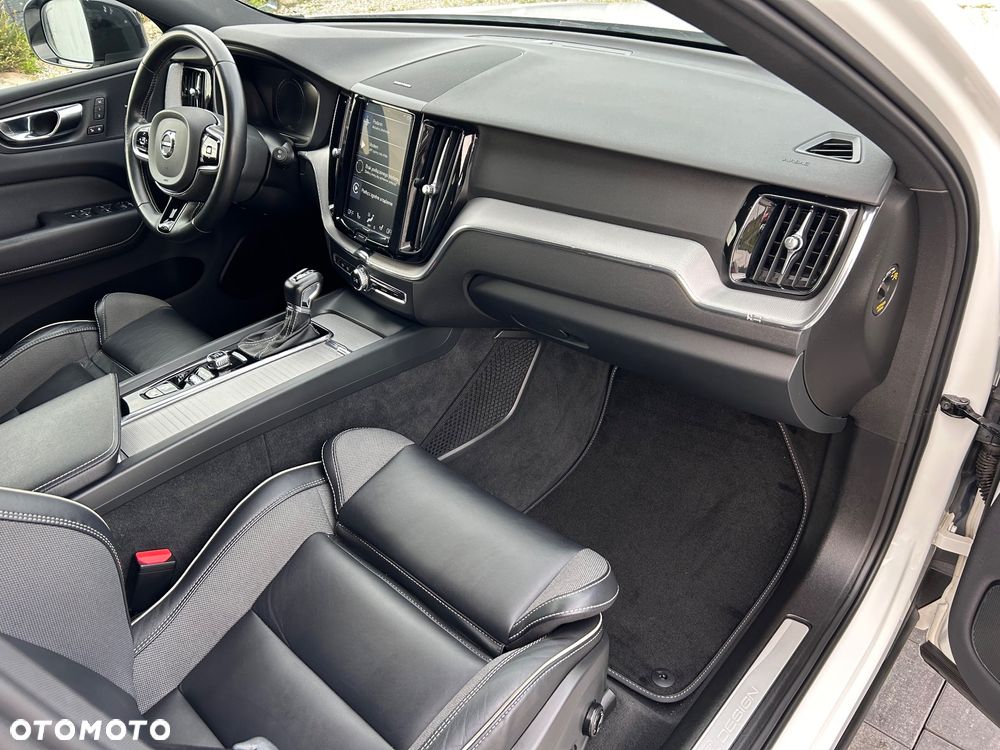 Volvo XC 60 T4 R-Design - 11