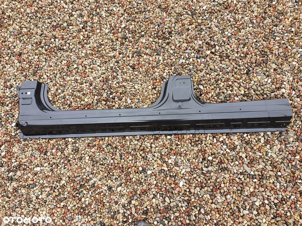 Próg poszycie lewe Mitsubishi Grandis rok 03-11 - 2