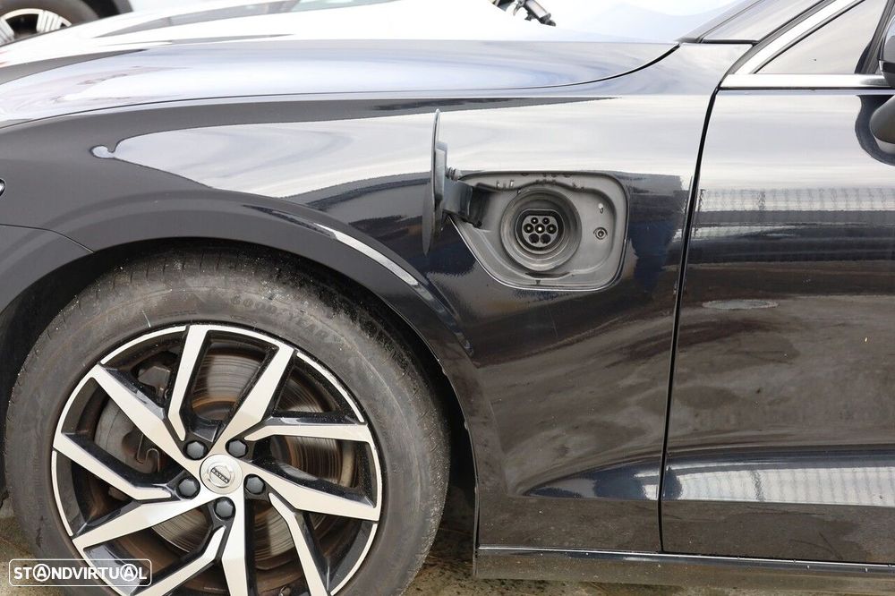 Volvo V60 2.0 T8 AWD TE Momentum Plus - 28