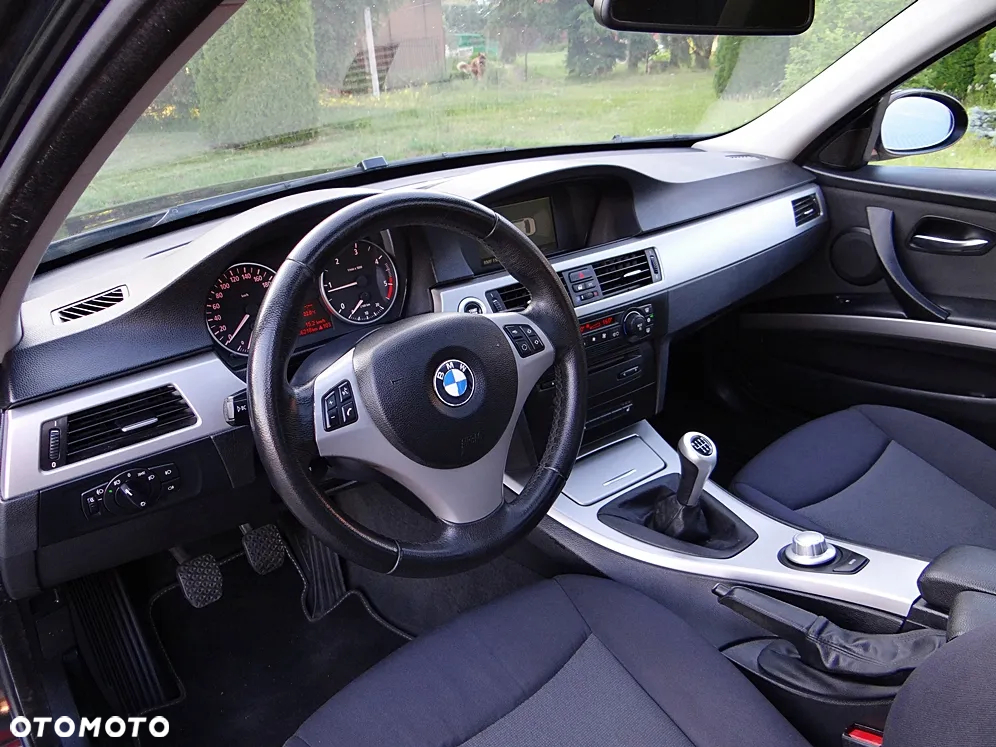 BMW Seria 3 320d - 24