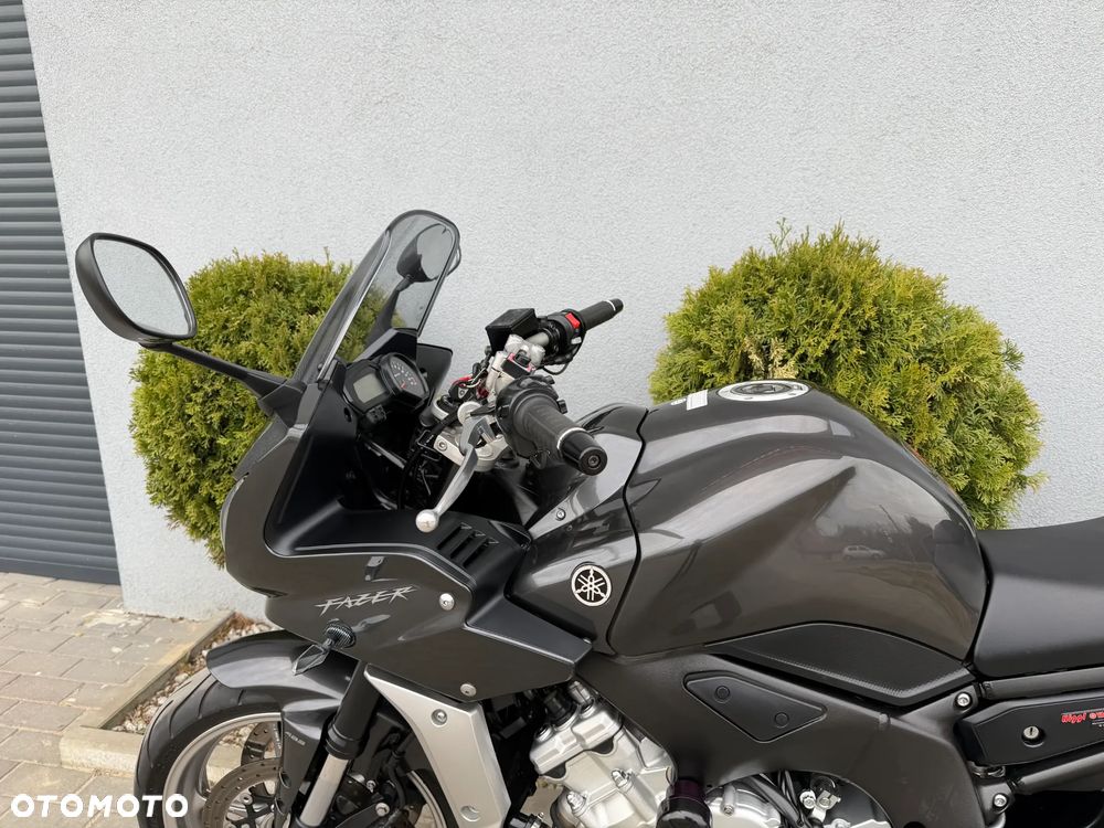 Yamaha FZ - 32