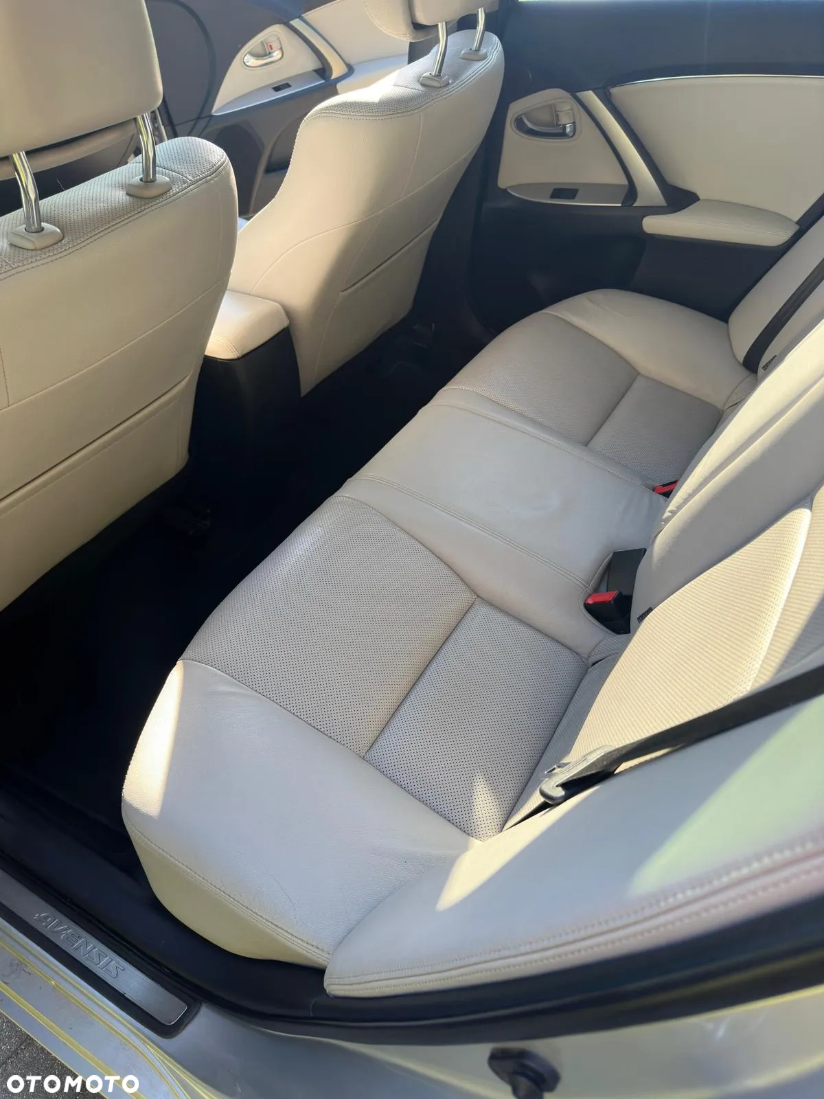 Toyota Avensis - 16