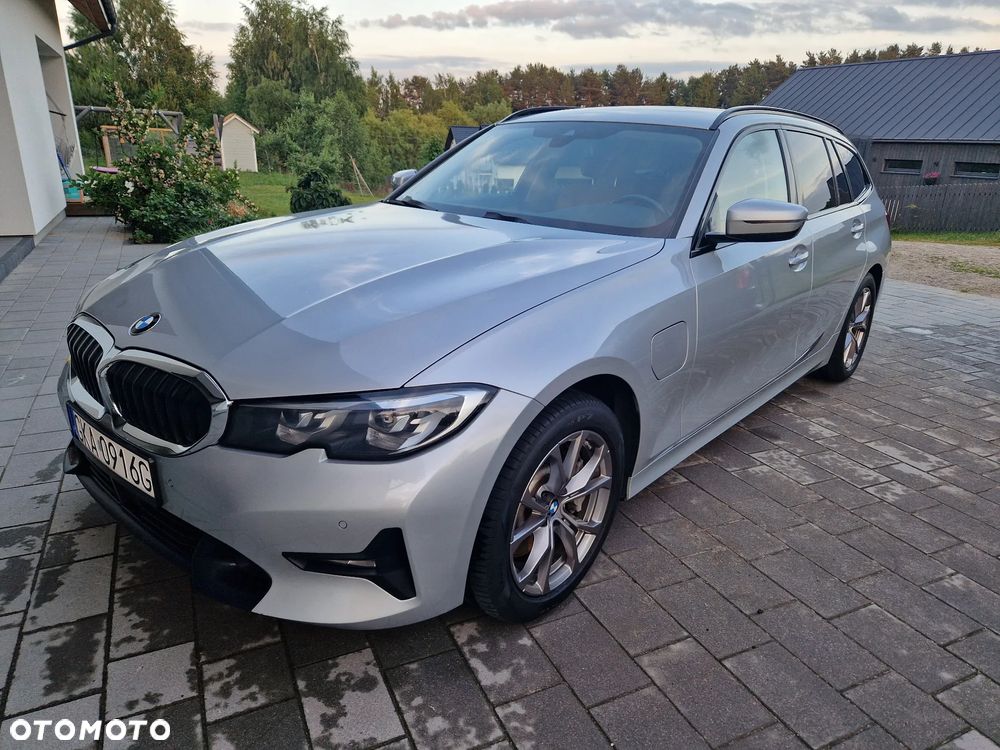 BMW Seria 3 330e xDrive - 13