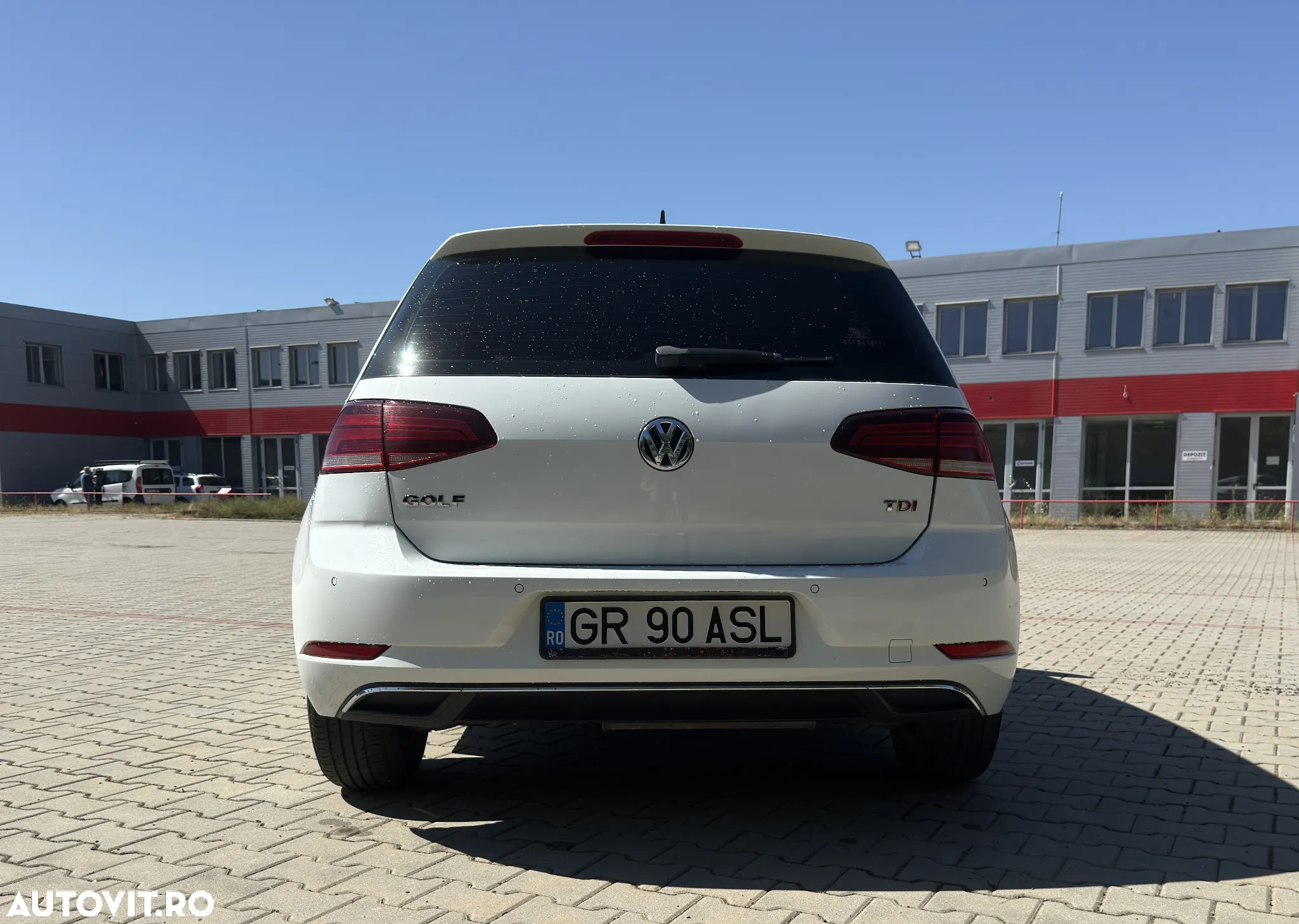 Volkswagen Golf 1.6 TDI Highline - 6