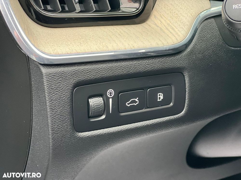 Volvo XC 60 Recharge T6 AWD AT Core - 12