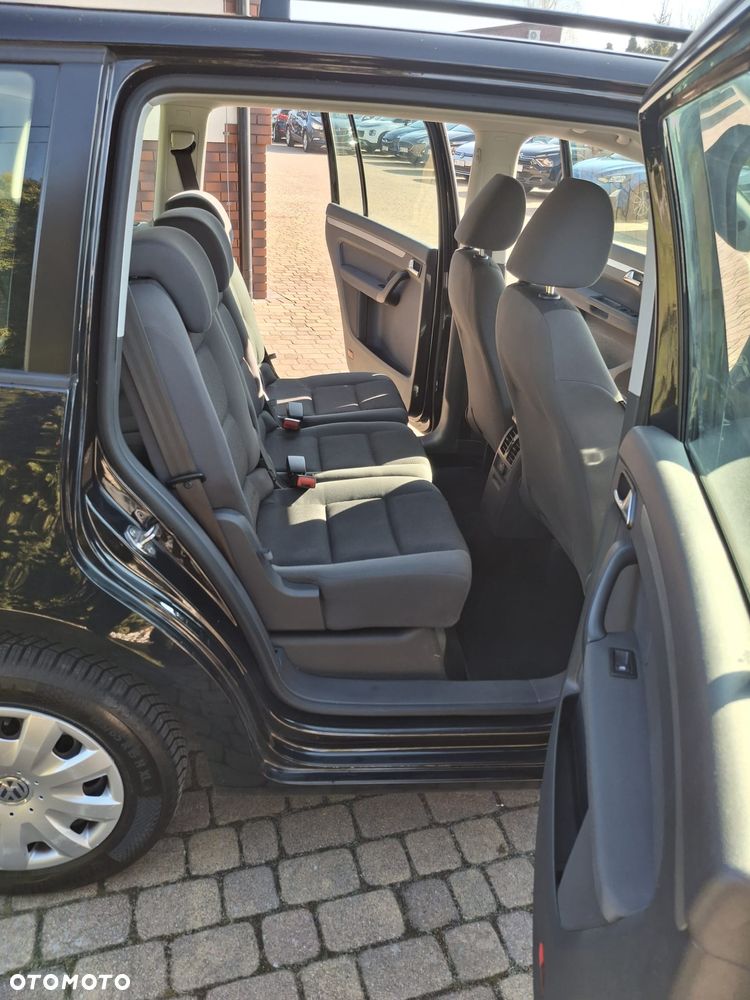 Volkswagen Touran - 16