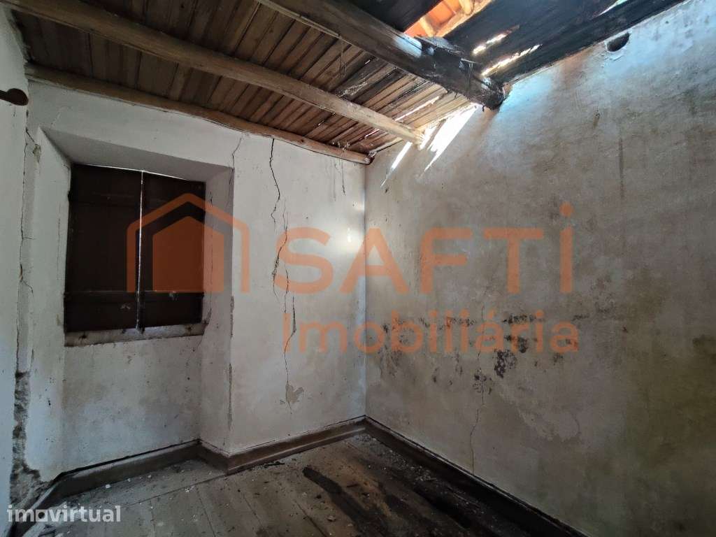 MORADIAS PARA RECONSTRUÇÃO, COM TERRENO DE CULTIVO TODO MURADO. - Grande imagem: 5/36