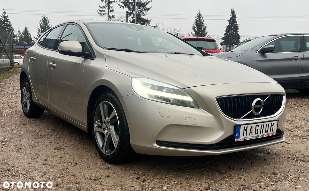 Volvo V40 D3 Momentum - 33