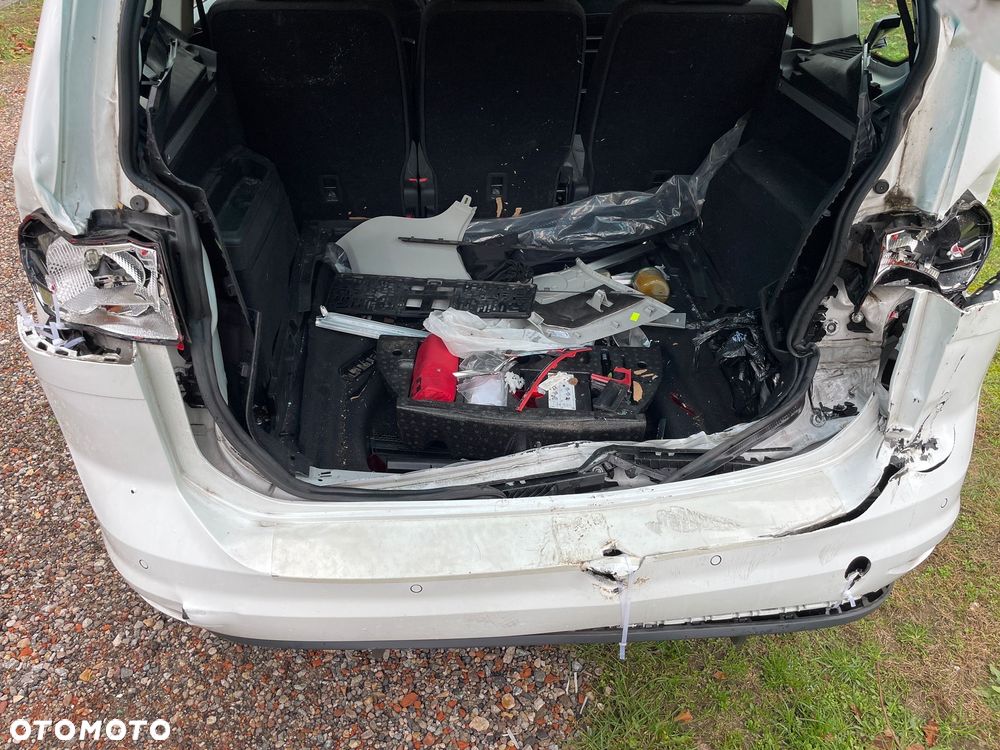 Volkswagen Touran 2.0 TDI SCR UNITED - 19