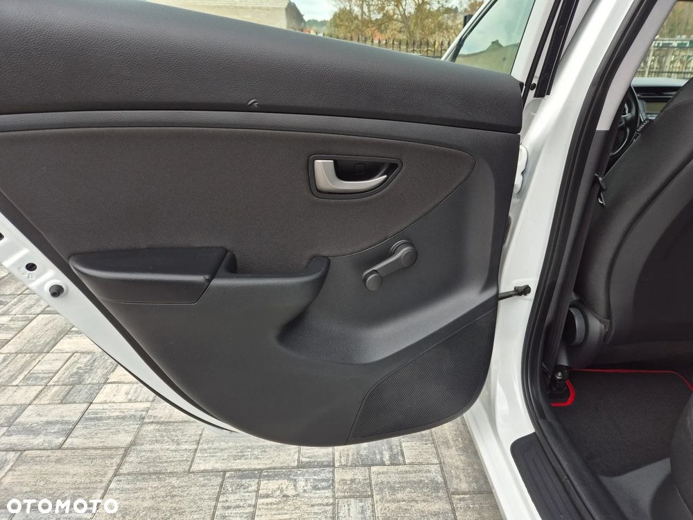 Hyundai i30 blue 1.6 CRDi Classic - 24