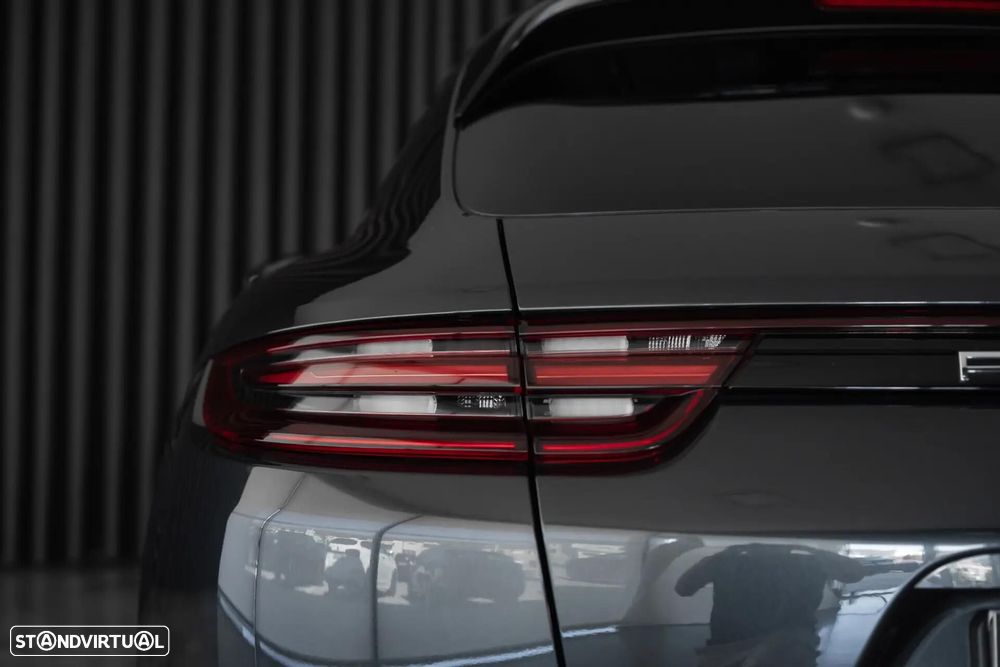 Porsche Panamera Sport Turismo 4 E-Hybrid - 12