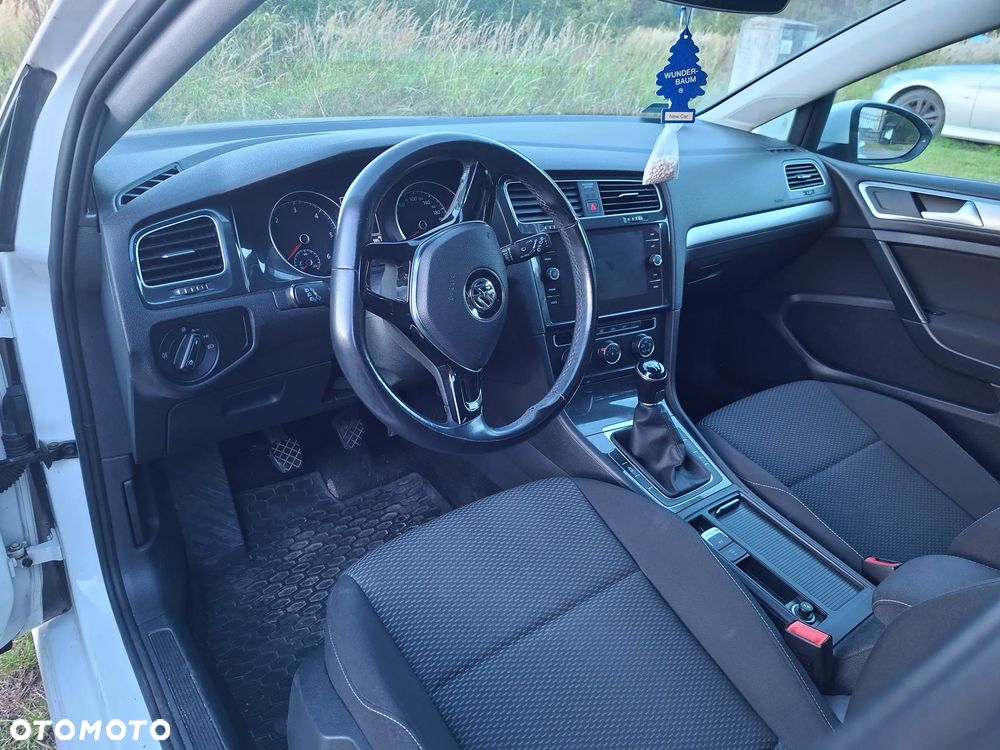 Volkswagen Golf - 2