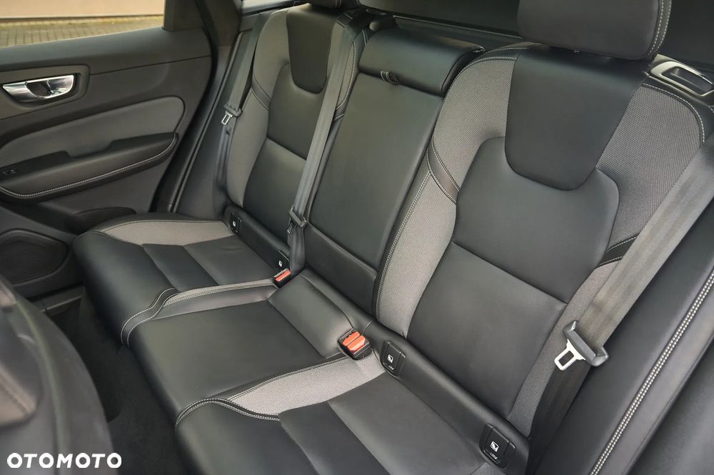Volvo XC 60 B5 B Geartronic RDesign - 27